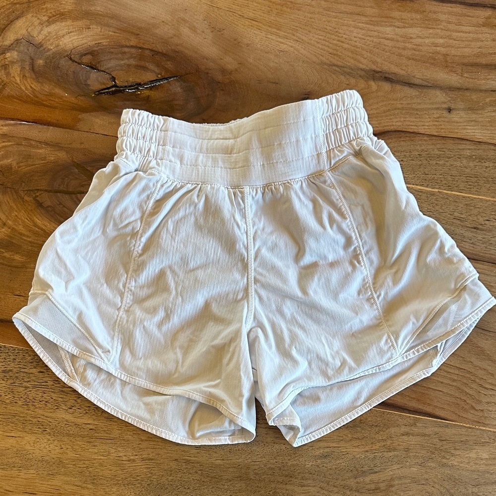 Lululemon Hotty hot 4 inch shorts